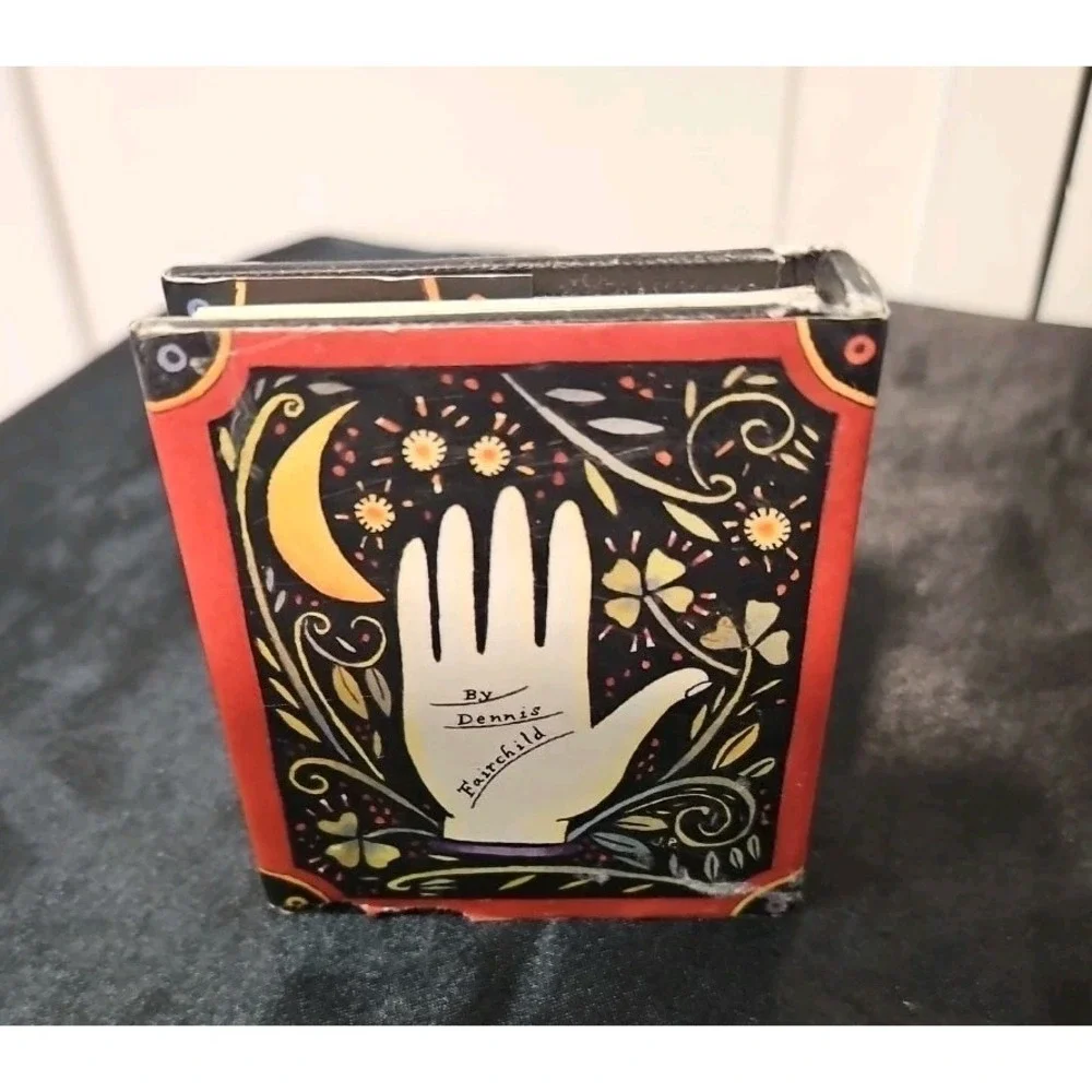 Palm Reading: A Little‎ Guide To Life's Secrets (Miniature Edition) - Acceptable - Picture 3 of 5